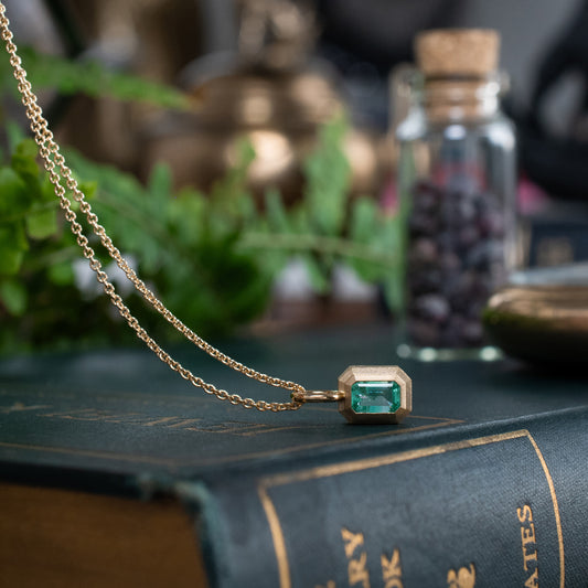 Emerald Sabine Charm