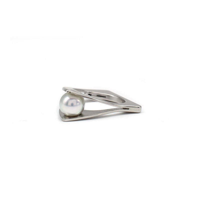 Akoya Pearl Alpenshark Ring